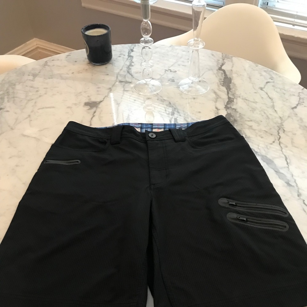 Lululemon men relaxed cargo shorts